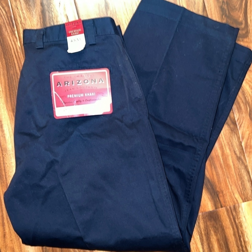 NWT - Arizona pleated men’s khakis - Blue  Size 36/30